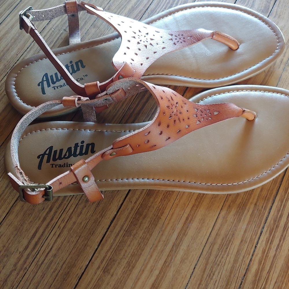 Detailed leather like sandals